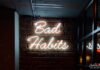 ये 10 बुरी आदतें अभी छोड़ दो, नहीं तो बाद में पड़ेगा पछताना! bad habits to quit