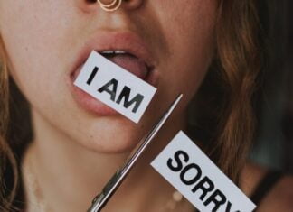 इन 4 बातों के लिए कभी नही करना चाहियें सॉरी फील pexels-lil-artsy-5541020