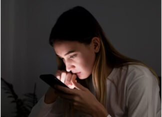 क्या आप जानते हैं क्यों जरुरी है सोशल मीडिया का उपवास social media addiction