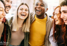 इस फोबिया में हंसी और मजाक से ही लगने लगता है डर! जानें क्या है जेलोटोफोबिया? Gelotophobia in Hindi