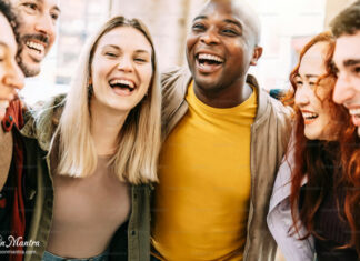 इस फोबिया में हंसी और मजाक से ही लगने लगता है डर! जानें क्या है जेलोटोफोबिया? Gelotophobia in Hindi